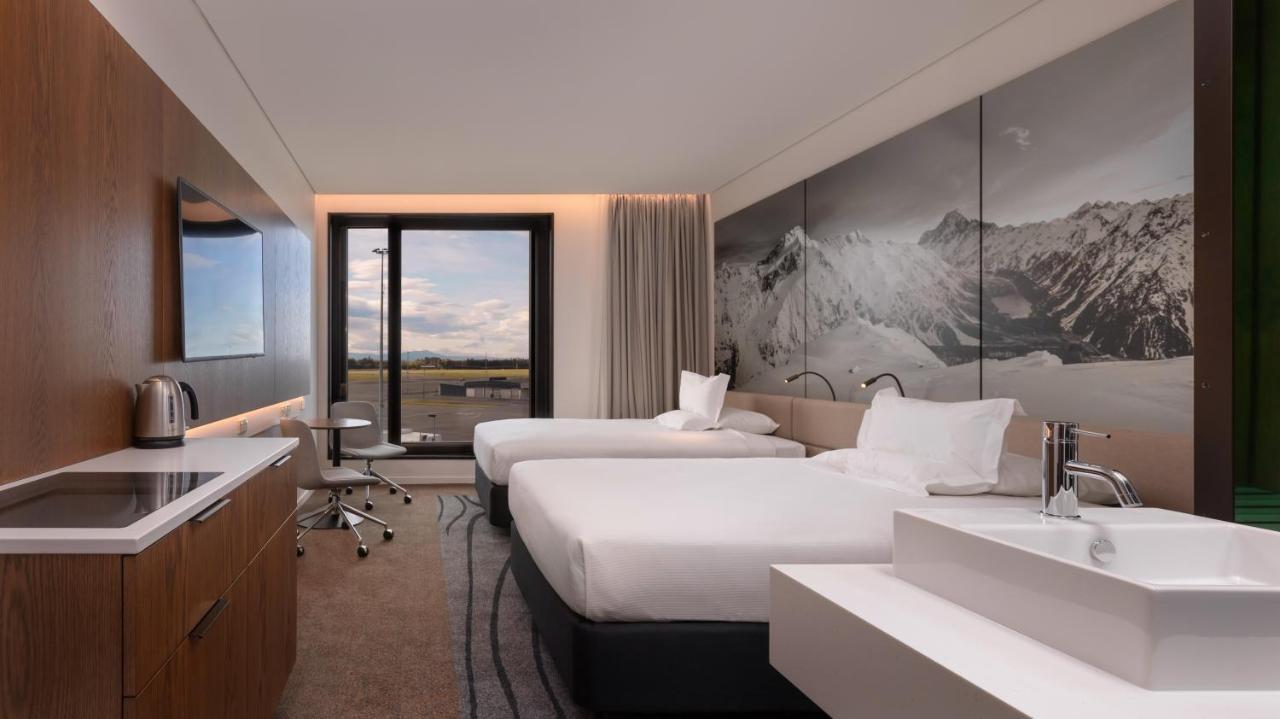 Novotel Christchurch Airport Exterior photo